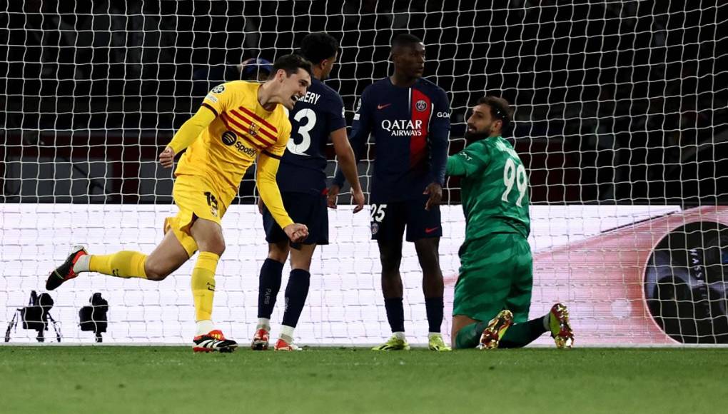 Andreas Christensen marcó de cabeza en un córner y firmó el tanto de la remontada del Barcelona (2-3) contra el PSG. El danés corre muy feliz celebrando.