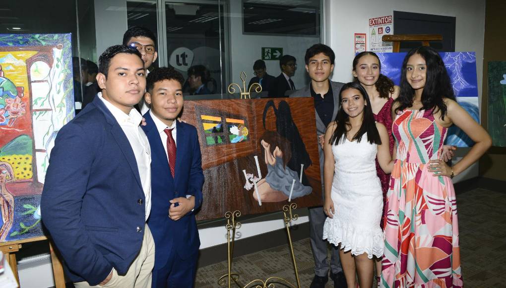 Más de 90 estudiantes del Instituto Experimental La Salle fueron parte de este evento cultural, en el que la pintura y la poesía encontraron su punto de convergencia para expresar sentimientos y sensaciones. Los jovencitos, elegantes y motivados, expusieron en diferentes grupos sobre los escritos que cada grupo escogió para analizar. Esta es la octava edición de la pinacoteca, y fue llevada a cabo en el Auditorio de Unitec. 