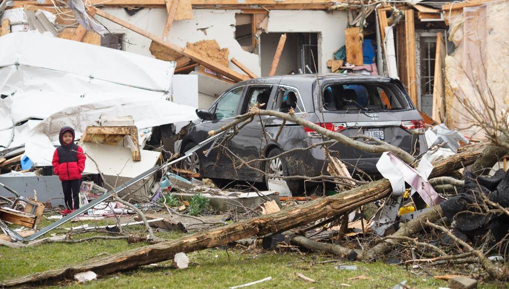 “Es devastación pura. Nunca vi nada como esto en toda mi vida”, dijo Amber Fagan, presidente de la cámara de comercio de Indian Lakes, a la estación de televisión Columbus ABC.