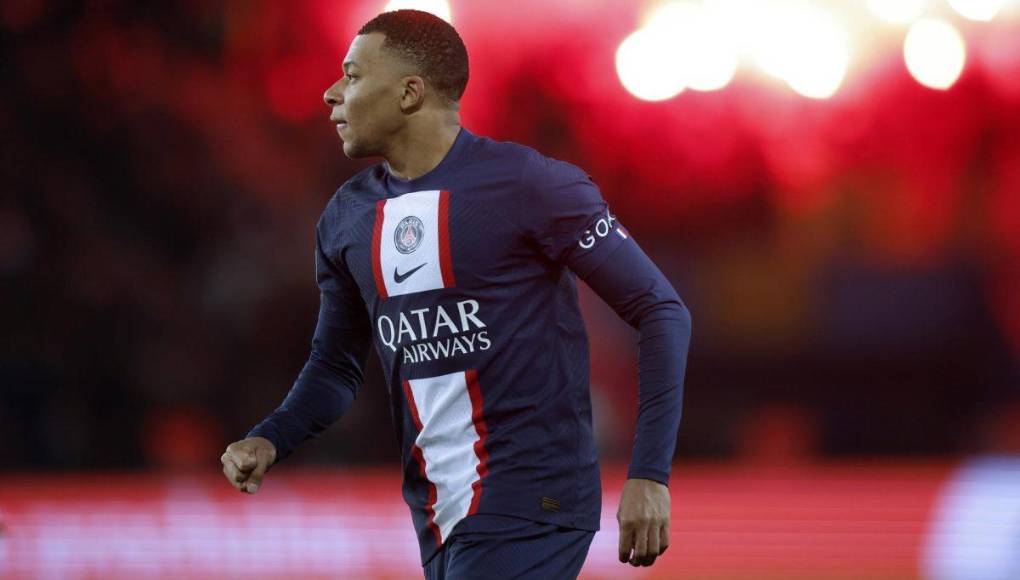 Hace unos días, Mundo Deportivo informaba que Kylian aspira a un sueldo de 100 millones de euros brutos por año en el Real Madrid. Es decir, 50 millones netos, que es más del doble de lo que cobran figuras del plantel como Toni Kroos o Luka Modric.