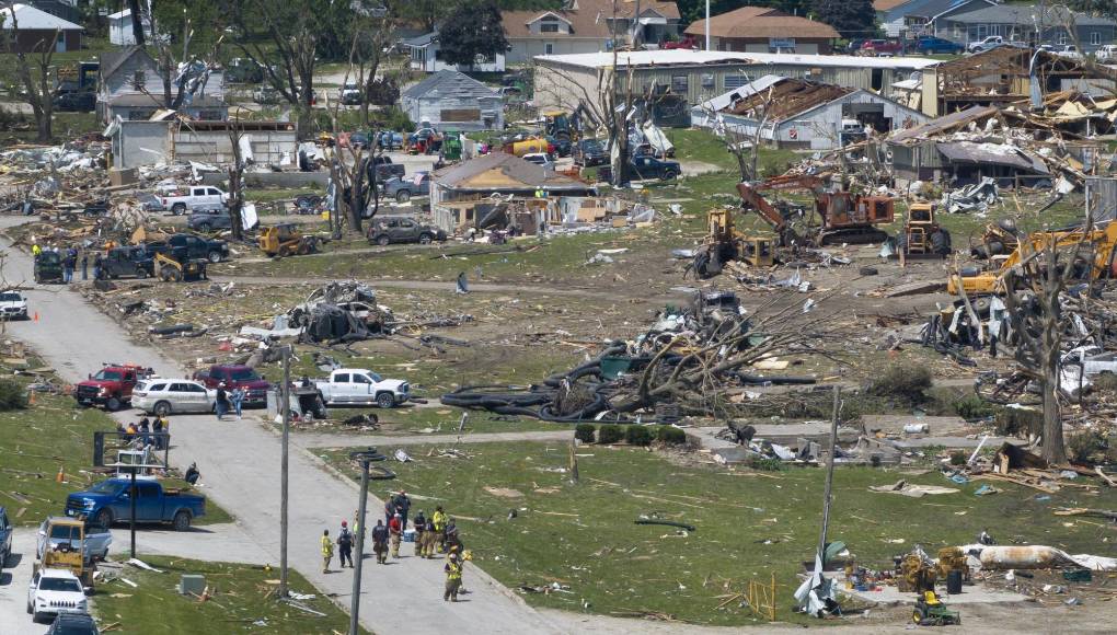 Al menos cuatro personas han muerto como consecuencia de los tornados y tormentas que causaron daños en algunas áreas rurales del estado de Iowa, informaron este miércoles los residentes y las autoridades.