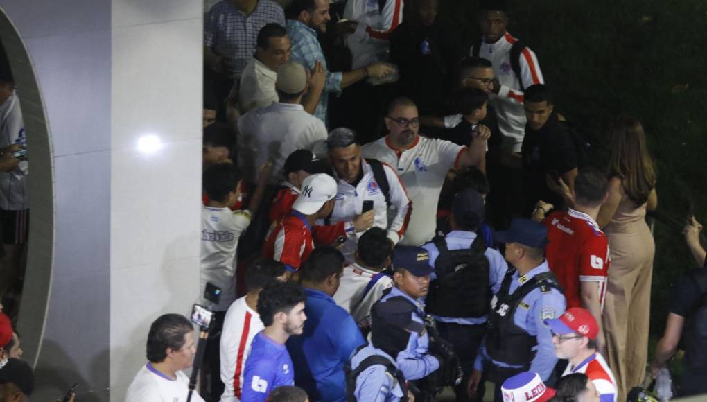 Las cámaras de Grupo OPSA no se perdieron ningún detalle y los aficionados aprovecharon para tomarse postales.