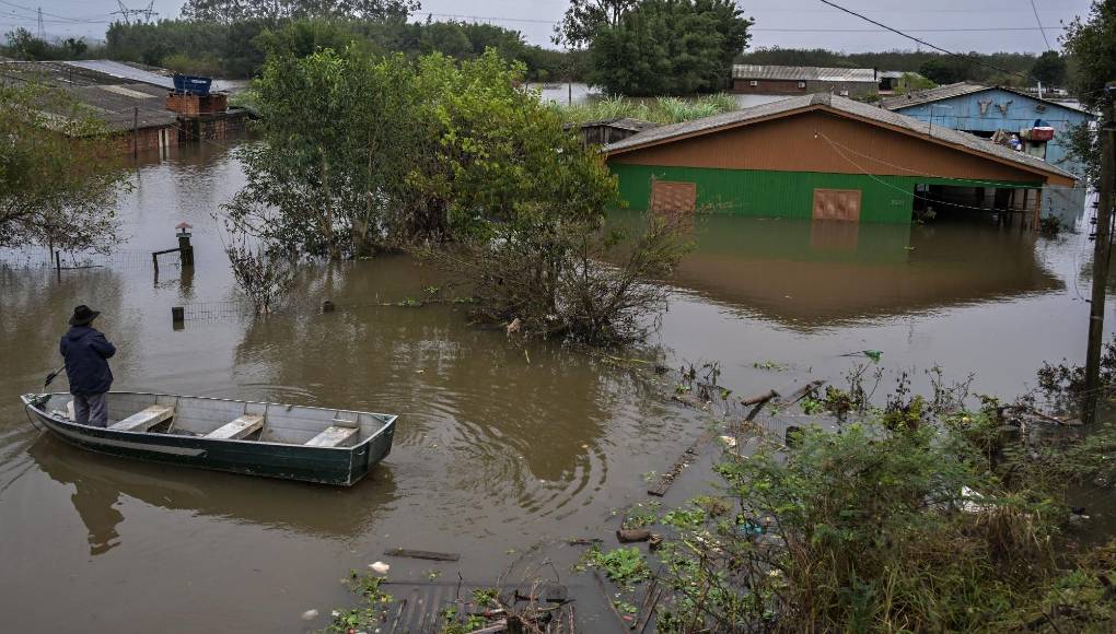 La temporada larga de lluvias en el este de África, de marzo a mayo, se ha visto intensificada precisamente por El Niño y, aunque las previsiones apuntan a una progresiva reducción de las lluvias, la Oficina de la ONU para la Coordinación de Asuntos Humanitarios ha advertido del riesgo de nuevas inundaciones por los altos niveles de humedad