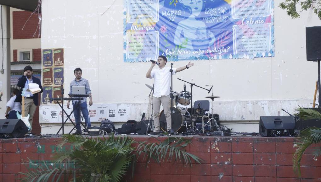 Además, se realizaron presentaciones de canto en las categorías de solista, dúo y agrupación.