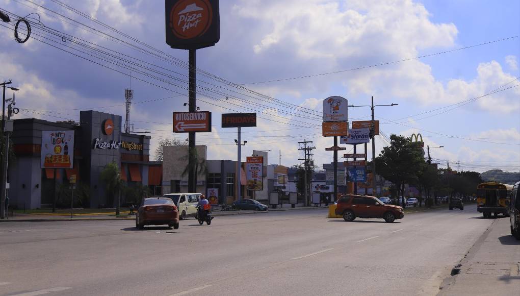 Un sin número de carros han chocado en esta zona.
