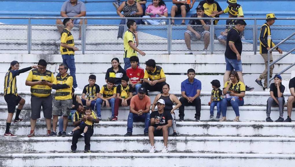 La afición del Real España no cumplió con el objetivo que quería el club aurinegro de que llegaran 5 mil hinchas para que el juego de la próxima fecha pudieran entrar gratis al estadio Olímpico.