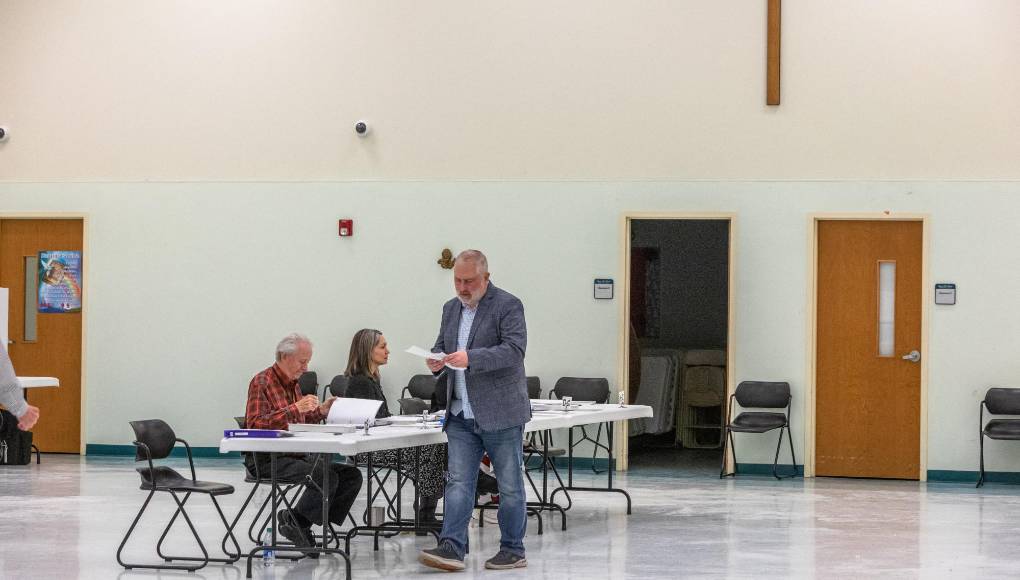 Los primeros colegios electorales abrieron a las 11H00 GMT.