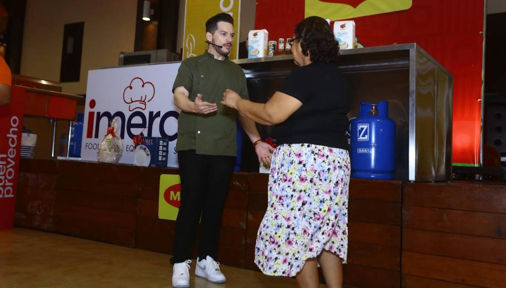“Fue un privilegio para mí, gracias a Dios. No me pierdo ninguna edición, me da pesar cuando no puedo ir. Mañana estaré de nuevo aquí”, dijo doña Xiomara, amante de la cocina y seguidora de Buen Provecho.