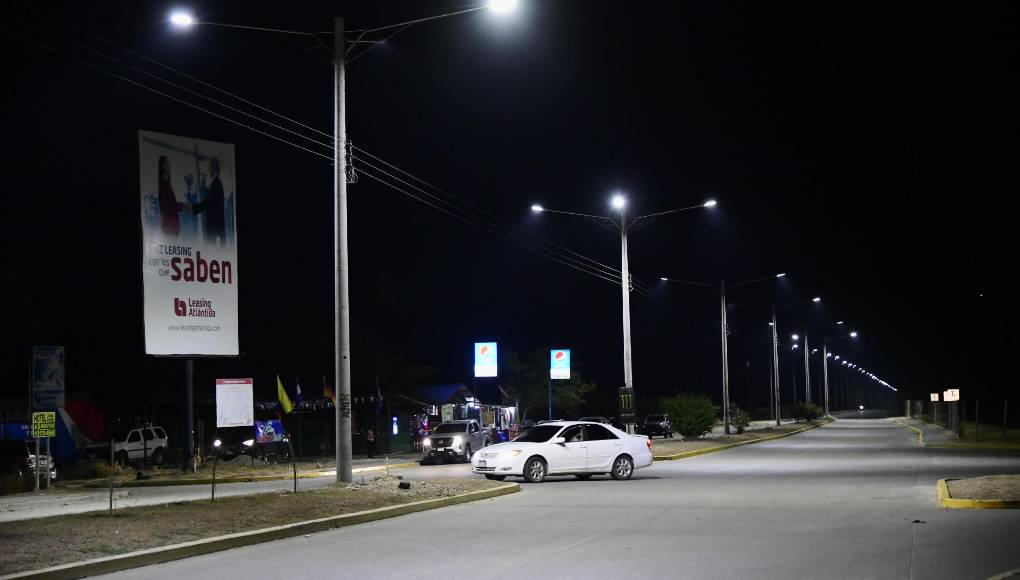 Las autoridades detallaron que instalaron 46 postes y 98 lámparas en el tramo que conduce haciala terminal de pasajeros y en el que va hacia la aduana La Mesa colocaron 39 postes y 41 lámparas. Los trabajos se culminarán con la instalación de un transformador y dos torres tipo “highmast” con ocho lámparas cada una.