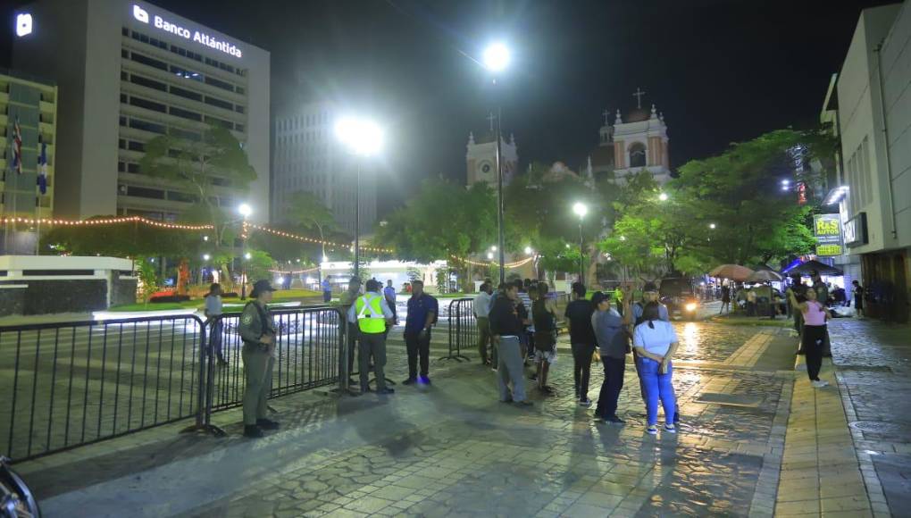 Los dirigentes de algunas asociaciones aseguran que superan los 20 mil vendedores. Hay varios puestos que pertenecen a una misma familia.