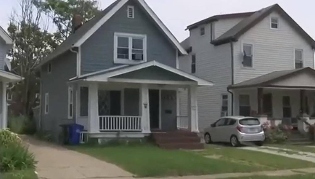 “El dolor y el sufrimiento que soportó duraron no solo horas, ni días, sino posiblemente incluso una semana”, dijo la patóloga forense Elizabeth Mooney, luchando por contener las lágrimas.