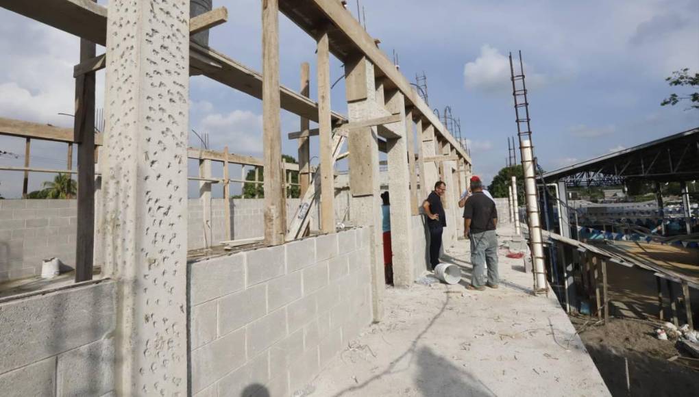 Sin embargo, en diciembre 2023 la fundación reportó dificultades para terminar la obra, debido a que un poste de energía de alta tensión pasaba justo al lado del nuevo módulo, por lo que LA PRENSA hizo un llamado a la Empresa Nacional de Energía Eléctrica (Enee), que a mediados de enero 2024 se comprometió a solucionar el problema. 