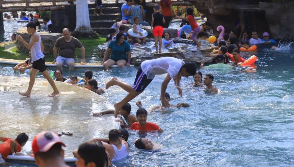 Los niños disfrutaron de las atracciones que ofrece el restaurante y centro recreativo. 