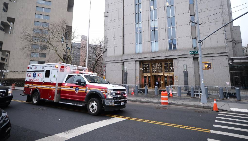 En los años 80, al ingresar al bachillerato, su padre era diputado del Partido Nacional, la fuerza política más conservadora de Honduras. Su tío también sería diputado, representando a Colón, un departamento del norte. “A mi padre siempre le apasionó la política. Todos nosotros compartimos ese interés”, afirma.