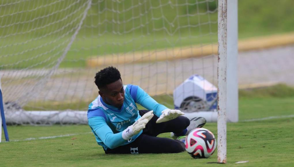 Alex Naid Güity, portero de Lobos, que tuvo una gran labor en este torneo.
