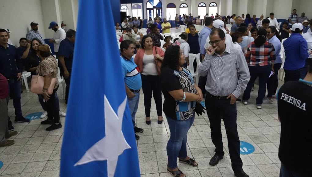 Alrededor de cincuenta personas llegaron a la sede nacionalista en Tegucigalpa para presenciar el lanzamiento de la precandidatura de Ana García. 