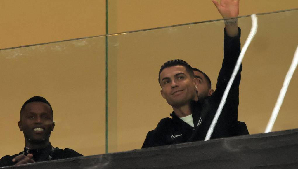Cristiano Ronaldo, por su parte, vio el juego desde un palco debido a un problema de gemelos que arrastra desde hace días. 