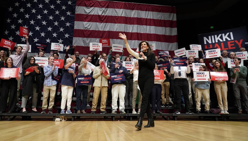 Pero esta sensación de singularidad no hizo sino espolear su ambición y su carácter, y consiguió por ejemplo imponerse a sus padres -que tenían planeado desposarla con alguien de su mismo origen- y casarse con Bill Haley, militar de carrera, a quien de nuevo demostró su fuerza de voluntad al hacer que en adelante pasara a llamarse Michael, nombre que ella prefería.