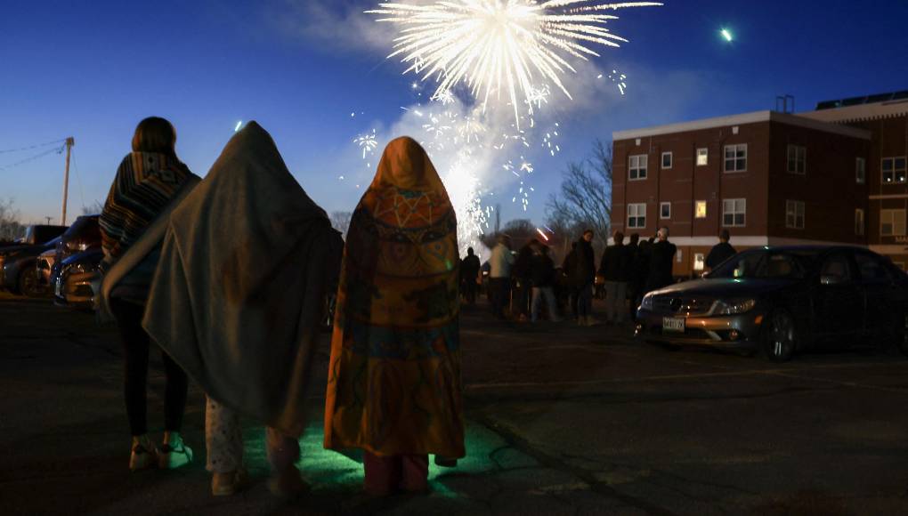 Se planean festivales, fiestas de observación e incluso una boda masiva a lo largo de los territorios donde la totalidad del <b>eclipse</b> podrá ser observada, transformando el día en noche por unos instantes.