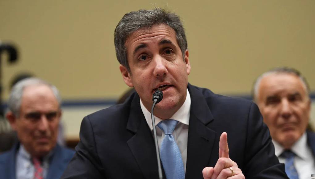Michael Cohen: El ex abogado personal de Trump, que no renegó del apodo ‘pitbull’ que le dio el candidato republicano a la presidencia, se ha convertido en su enemigo y será el testigo clave de la acusación. Fue él quien pagó de su bolsillo a <b>Stormy</b> <b>Daniels</b> los 130.000 dólares para mantenerla callada, a petición de Trump, según afirma.