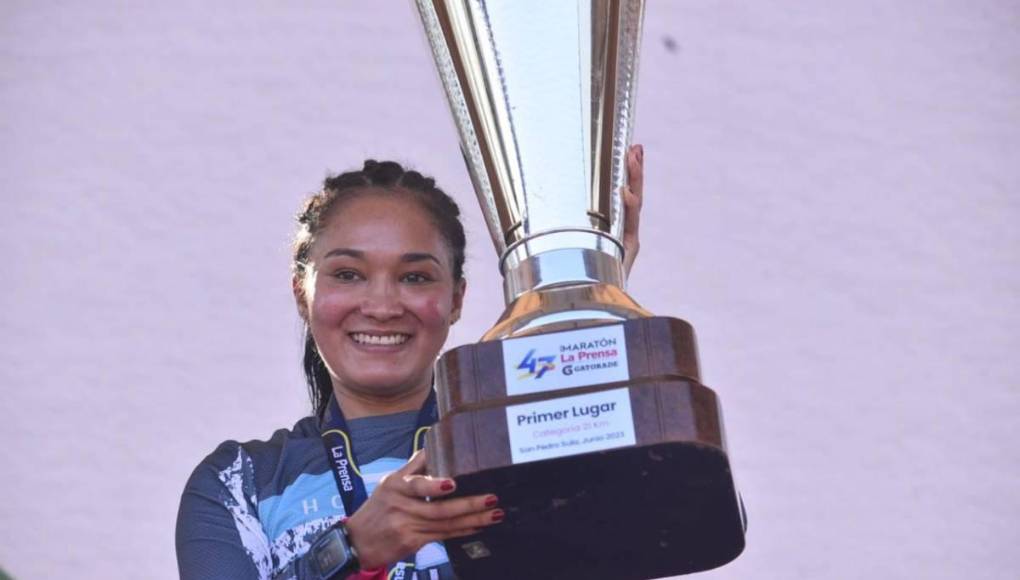 Tanto en hombres como mujeres, Guatemala es la nación con más coronas con 14 conquistas por bando, haciendo un total de 28 celebraciones.Lo sigue en el podio Honduras con 11 títulos, luego Costa Rica y Kenia, con 10 coronas cada uno. Además, han encabezado la competencia México (8), Colombia (4), Etiopía (3), El Salvador (3), Panamá (1) y Cuba (1). La carrera élite de hombres, los 21 km, nunca ha sido ganada por un catracho. En damas sí celebraron las 11 coronas por medio de Gina Coello como la máxima vencedora (7), Edith Ramírez (2), Aldy González (1) y Yessica Espinal en la foto principal (1).