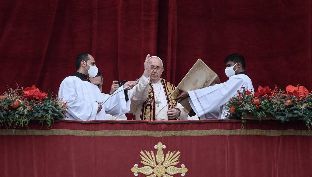 El Papa aconseja a familias no aislarse con el teléfono móvil