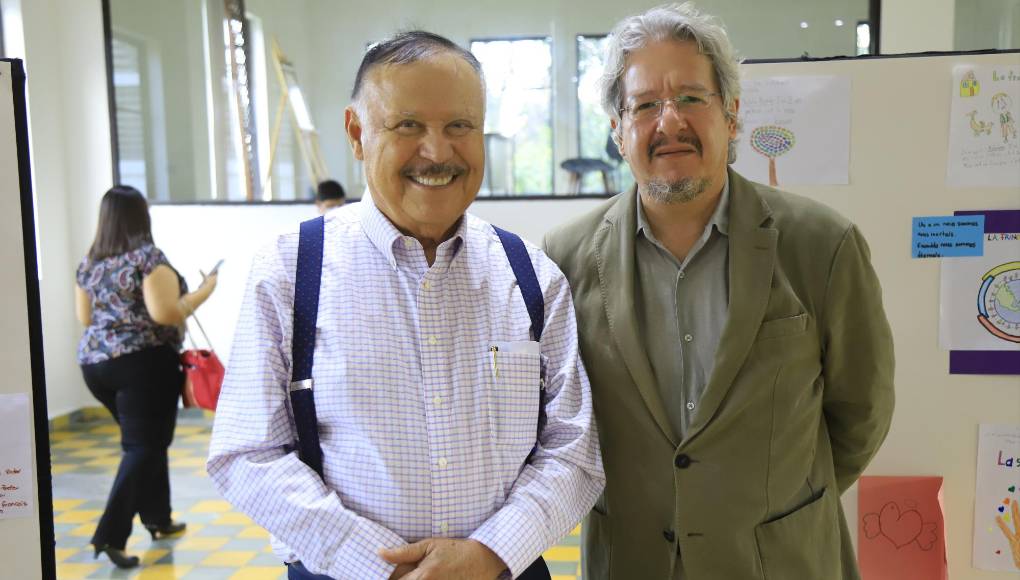 Carlos Urbizo junto a Emmanuel Pineda, embajador de Francia en Honduras.