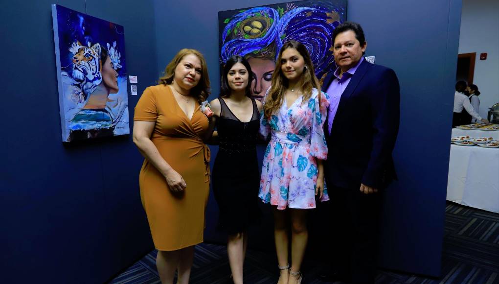 Josefina de Castro, María Gabriela Castro, Karla María Castro y Carlos Castro