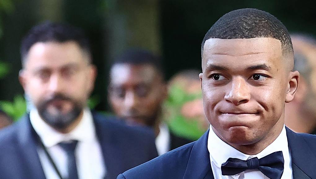 Luego de ganar la Ligue 1 con el PSG, Kylian Mbappé fue una de las bajas que presentó el club para disputar la última jornada del torneo. El futbolista no estuvo apoyando a sus compañeros en el triunfo ante el Metz (0-2) y se conoció el motivo de su ausencia.
