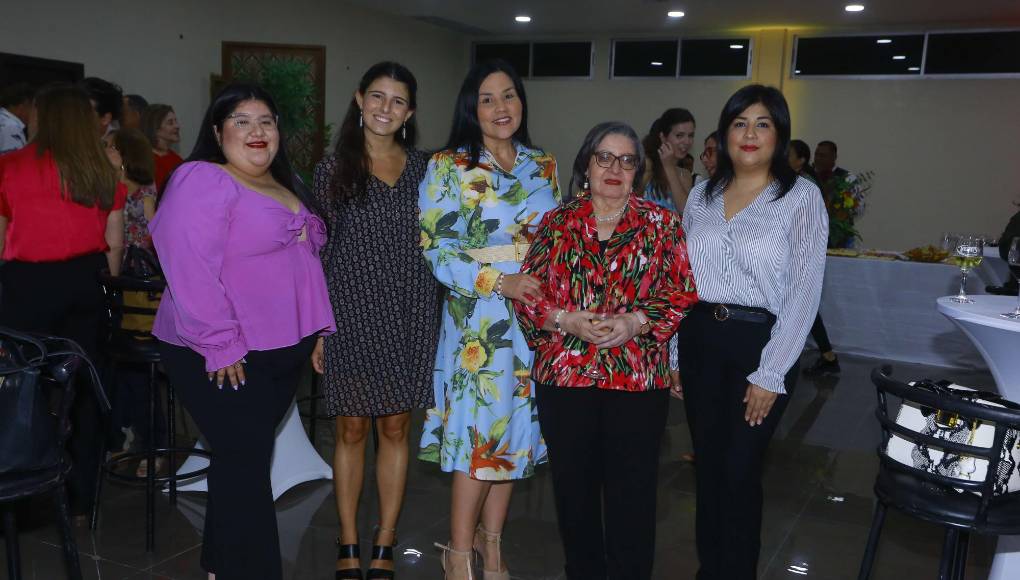 Keyla Bográn, Teresa Fernández, Roxana Espinal, Waldina Bográn y Gladys Ramírez