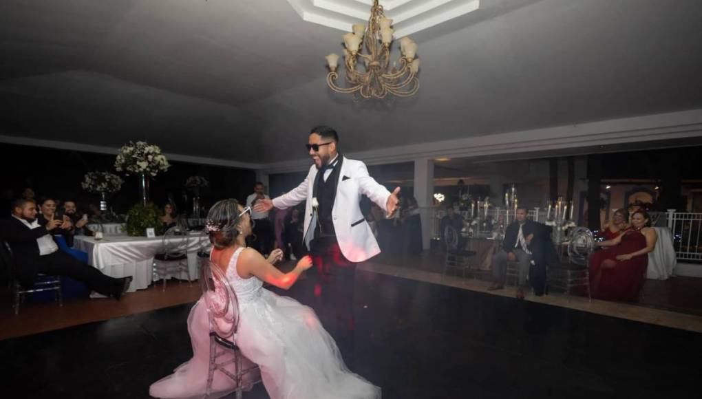 Lesvin Medina hizo un show para su esposa y sin duda puso el ambiente en su boda.