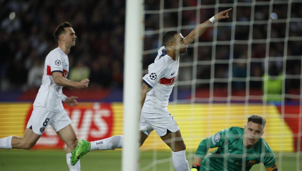 Mbappé fue el villano del FC Barcelona al marcarle un doblete.