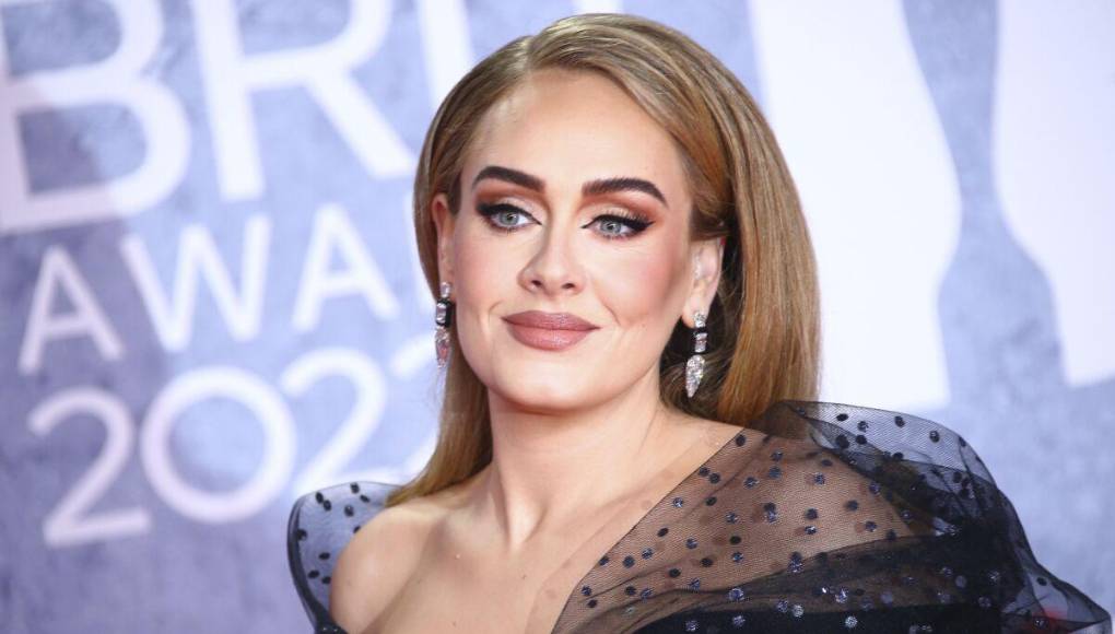 Adele también figura entre las nominadas a “Mejor interpretación pop solista” con su éxito “Easy on me”, el cual alcanzó los 24 millones de reproducciones en sus primeras 24 horas en Spotify a nivel global, batiendo el récord de streamings diarios que hasta entonces ostentaba ‘Butter’ de BTS. 