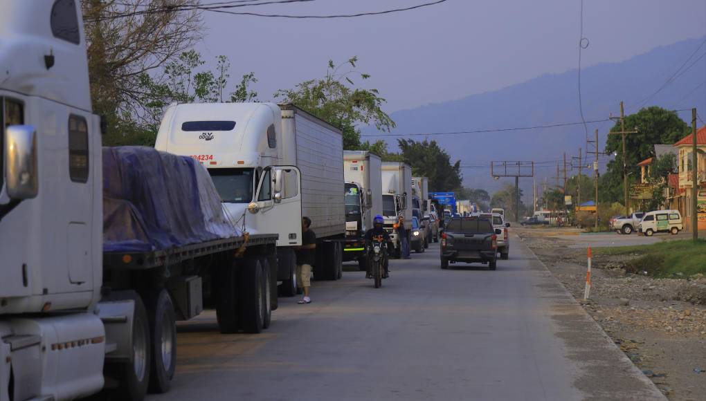 <b>Desde Waze se puede ver la extensión de las filas. Por lo general, la aplicación da información errónea, pero por lo general, lo que sucede en la vía se apega a lo que se ve la aplicación desde el satélite en tiempo real.</b>