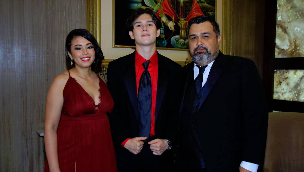 Nadia Galdámez, Carlos André Santos y Carlos Santos