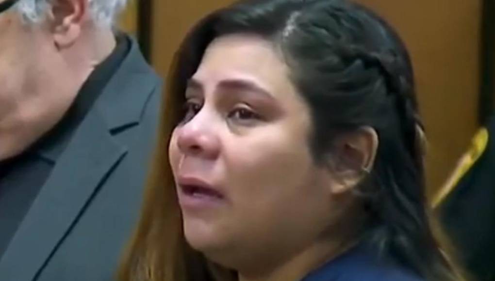 La madre de una bebé de 16 meses, que murió después de quedarse sola durante ocho días en una vivienda de Cleveland (Ohio) mientras ella pasaba vacaciones en una isla, fue condenada a cadena perpetua, informaron este lunes las autoridades.