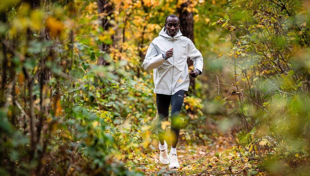 Días después, la Policía confirmó la detención de tres de los cuatros hombres que visitaron la casa del atleta keniano Kelvin Kiptum, plusmarquista mundial de maratón, cuatro días antes de morir este domingo en un accidente de tráfico en Kenia.