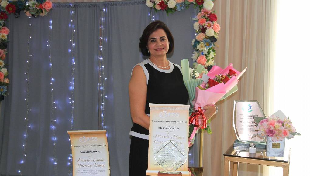 La galena celebró con su familia, amistades e invitados especiales que la acompañaron en su fraterno adiós al Centro de Rehabilitación Orquídea Blanca del Instituto Hondureño de Seguridad Social (IHSS), donde fungió como directora por casi 20 años. El Hotel Latitud fue la sede predilecta para este evento, en el que hubo animación musical por parte de la marimba Alma latina. 