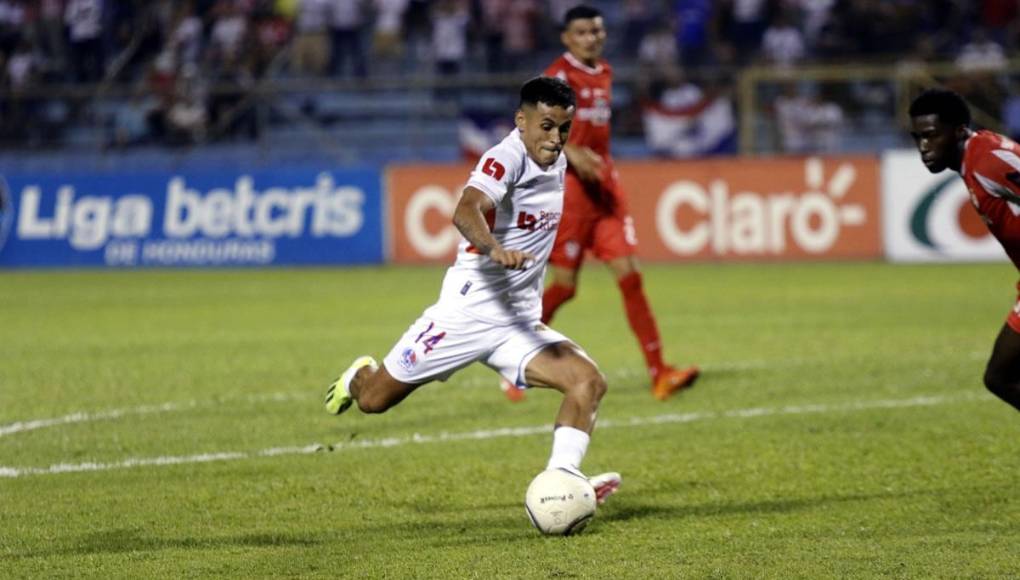 Andy Nájar estuvo cerca de marcar con este disparo, pero fue bloqueado por la defensa de la Real Sociedad.