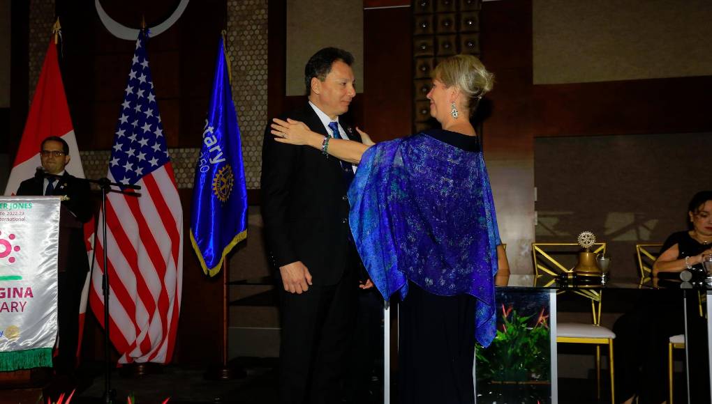 Jennifer Jones hizo entrega de reconocimientos 