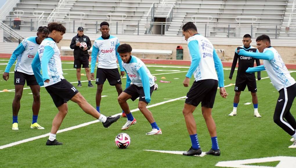 David Ruiz sólo estuvo tocando un rato el balón en un rondo de los selaccionados.