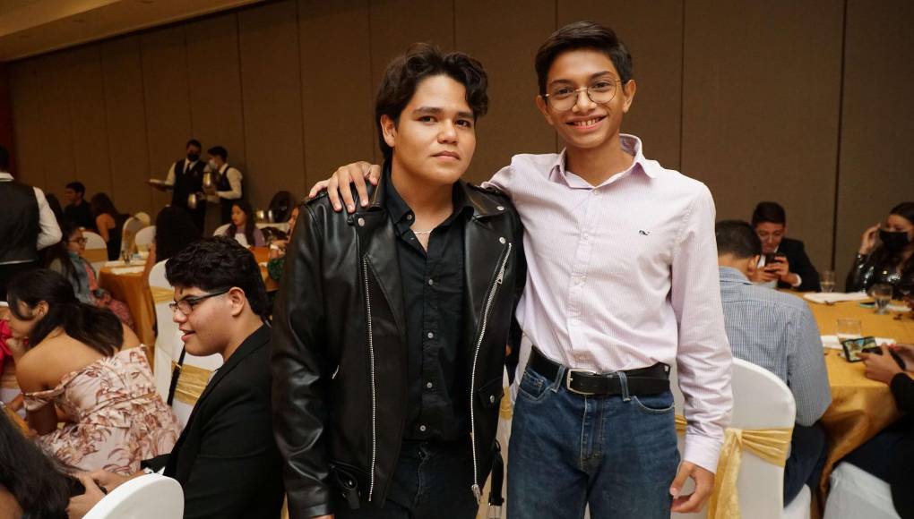 Club de natación Delfines Sampedranos celebran su cena navideña