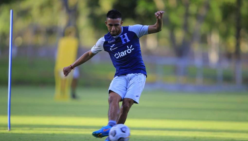 Carlos Argueta: El jugador del Motagua estará como lateral por la banda derecha.