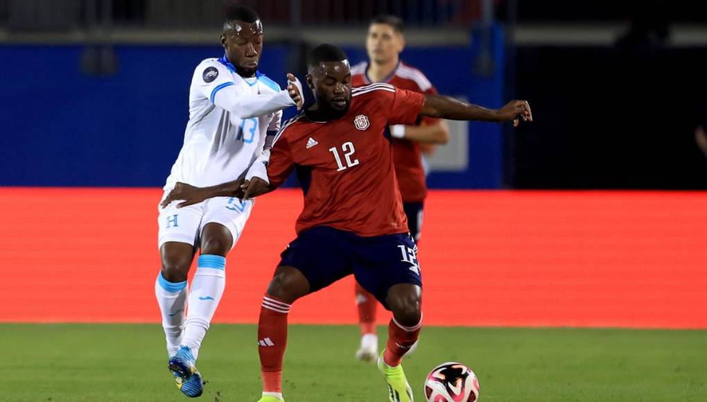 Darixon Vuelto - Sus más de diez minutos en el campo fueron anecdóticos. Ingresó cuando todo parecía perdido y dio la sensación de que su ingreso fue más como una oportunidad para que jugara que una verdadera solución. Tocó muy poco la pelota.