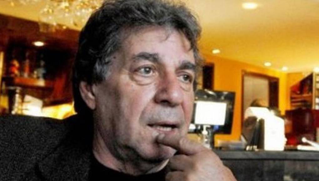 Don Roque Lucero (Carlos Moreno): Fue quien unió a los Cebollitas y los enseñó a jugar como equipo y además les enseño algo más importante, les enseñó a ser amigos. Se casa con Mecha (la madre del Colo), pero por salvar a Alfonso (el padre de Irina), muere con el impacto de una bala. En la vida real, fallece el 9 de marzo del 2014 por un infarto.