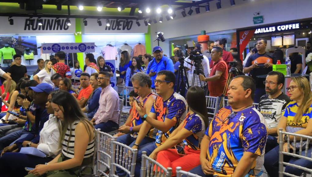 Uno de los momentos más esperados de la noche es el lanzamiento de la camisa oficial de la Maratón que hará la marca Pacer que este año tendrá los novedosos colores del espectacular logotipo.