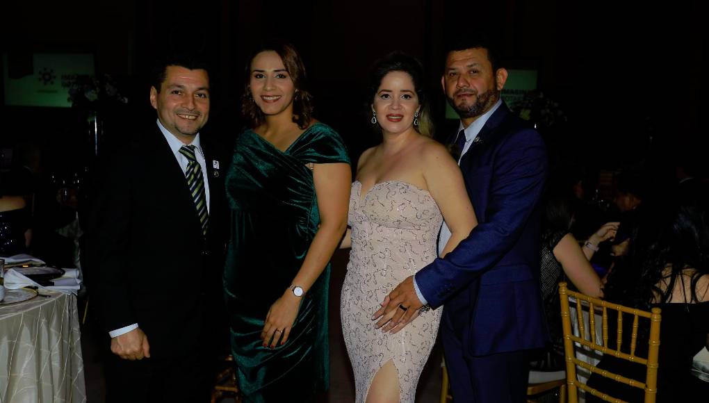 Alex Erazo y Rocío Vásquez junto a Suany y Juan Carlos Díaz