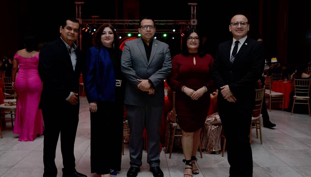 <b><span class="mln_uppercase_mln">Francis Jiménez, Mayra González, Jesús Mora, Erika Hernández y Diego Chacón.</span></b> 