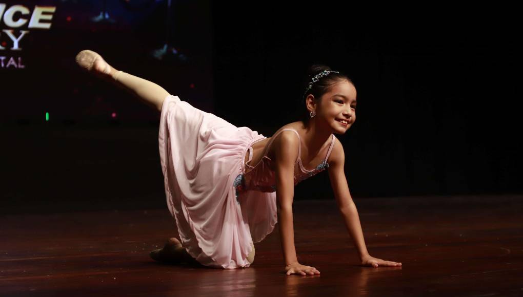 Allison Sánchez fue premiada como la mejor bailarina niña. 