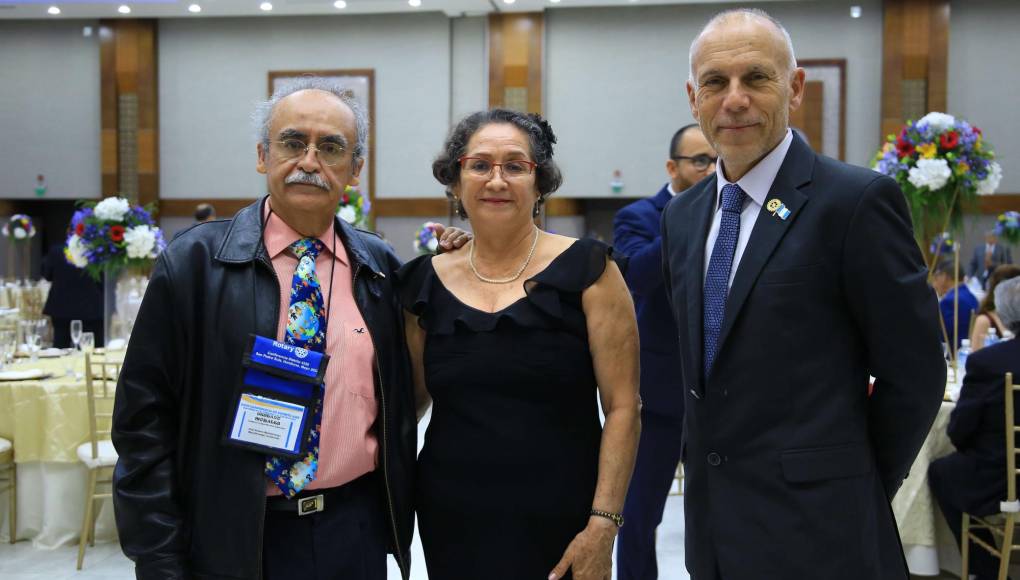 Gustavo y Bárbara Morales junto a Armando Boissy